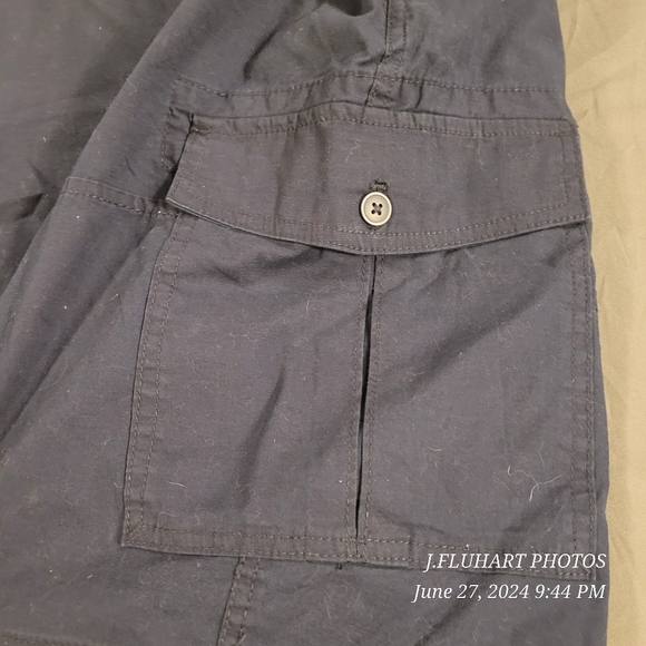 IZOD SALTWATER WASH CARGO SHORTS NAVY BLUE BNWT - Picture 4 of 16